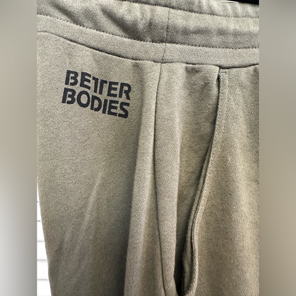 Better Bodies vintage Bronx Cargo Tapered Joggers. Size Large. - Picture 4 of 5